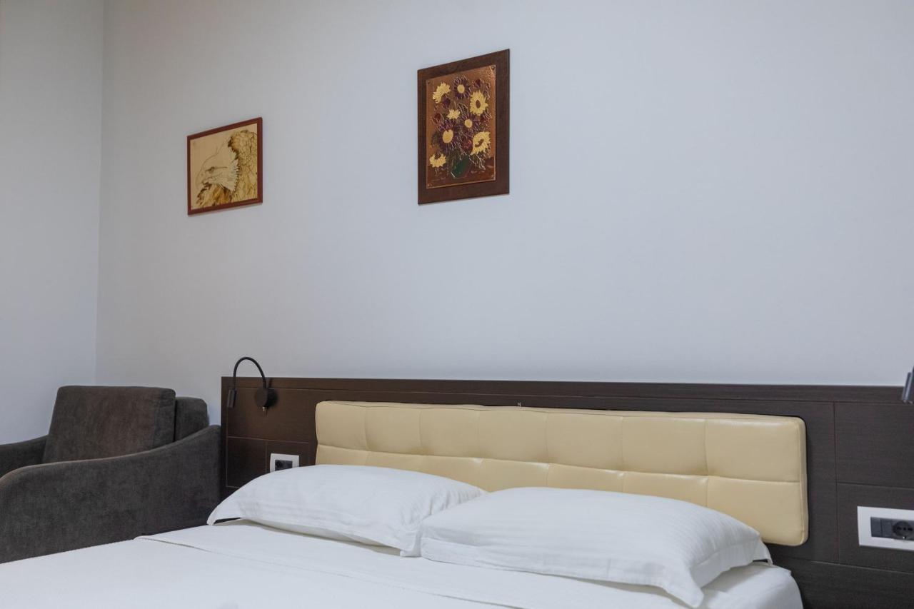 Hotel Pirro Vlorë 外观 照片